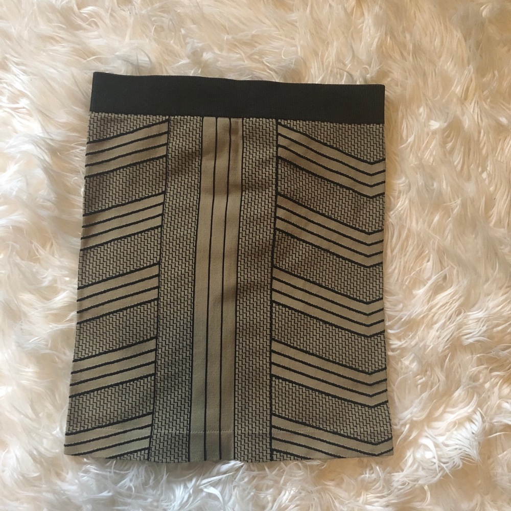 Bcbgeneration Tan/Black Aztec skirt Sz XS/S NWOT